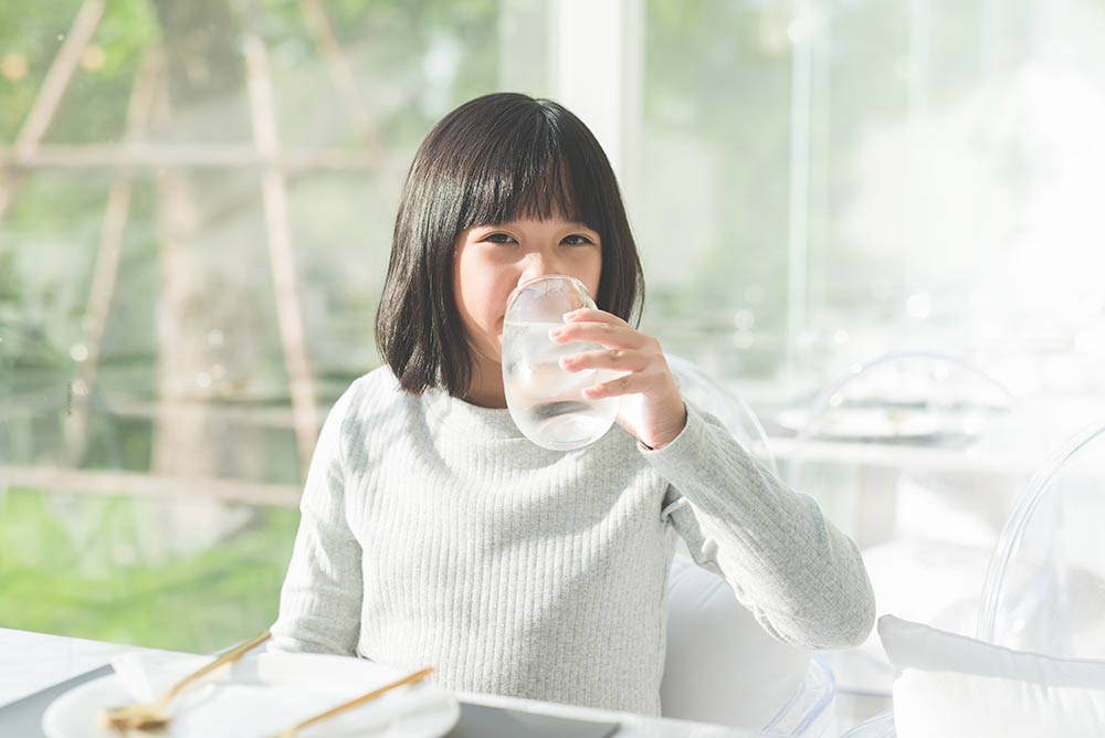 Minum Air Dingin Saat Cuaca Panas Dapat Menurunkan Suhu Tubuh